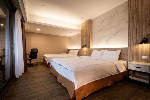 City View Six-person Room