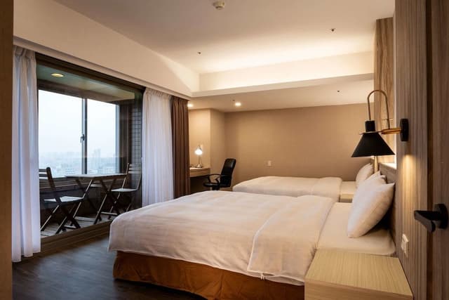City View Six-person Room