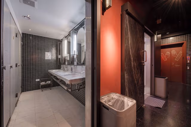 1 bed in 8-bed Mixed Dorm, Shared Bathroom