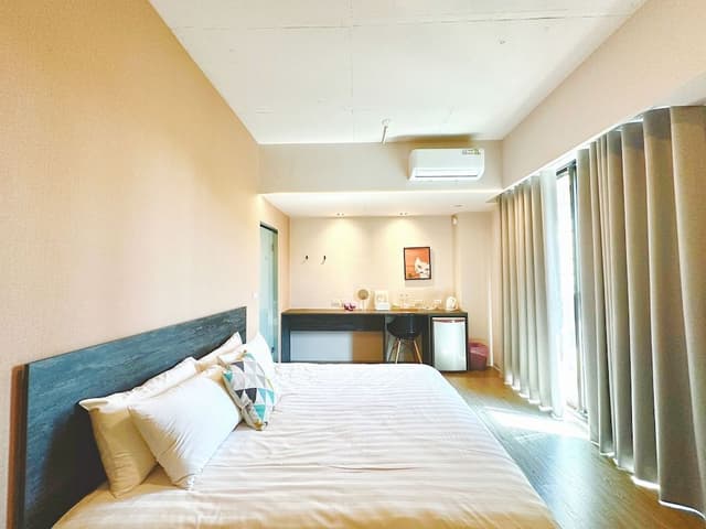 Classic Double Room, 1 King Bed, Balcony, Mountain View