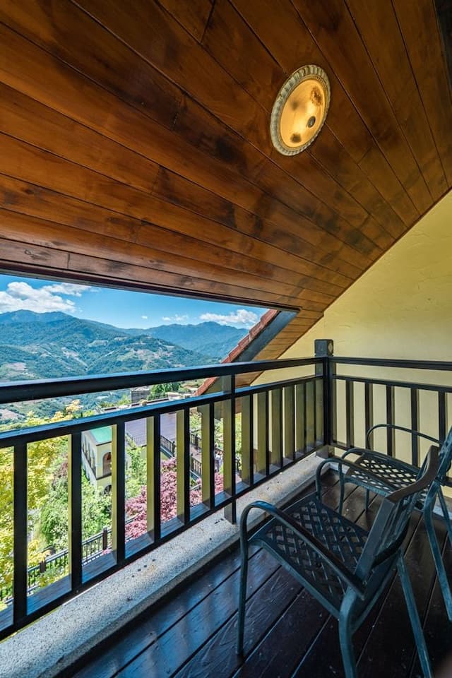 Family Room, Mezzanine