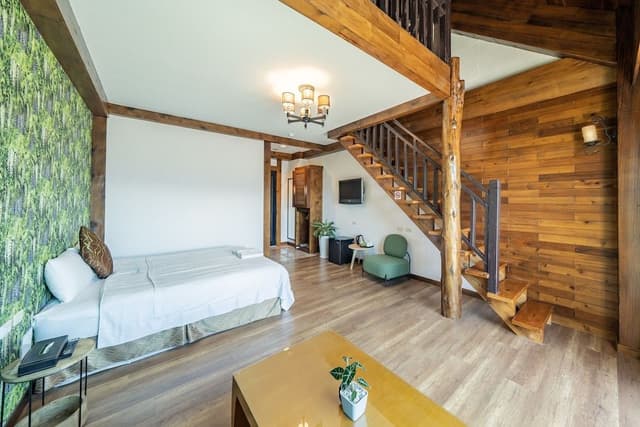 Family Room, Mezzanine