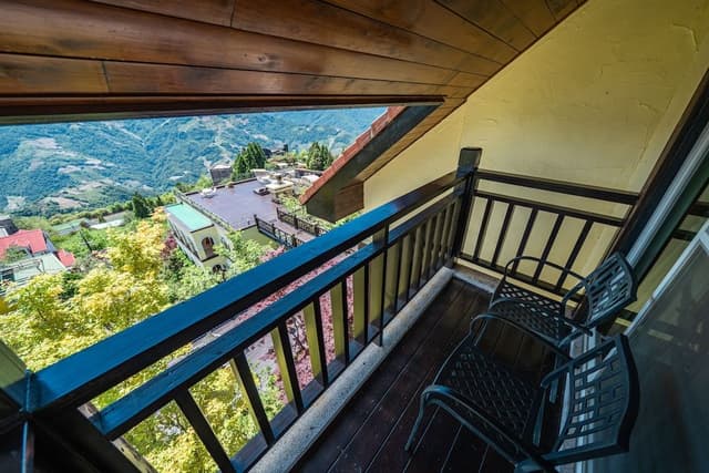 Family Room, Mezzanine