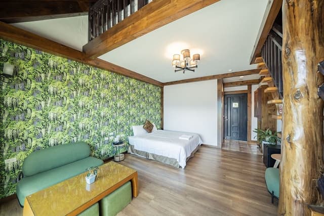 Family Room, Mezzanine