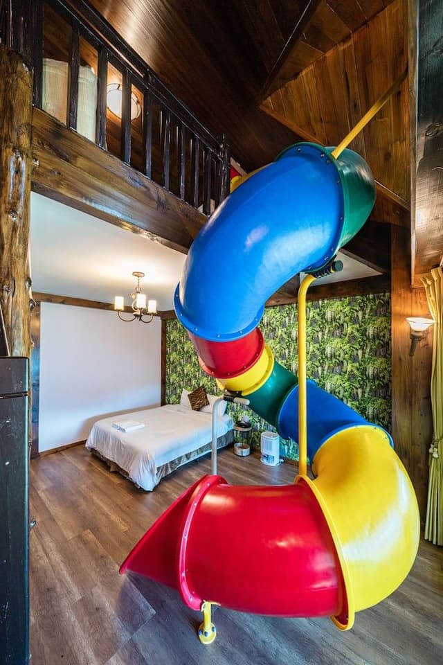 Family Room, Mezzanine