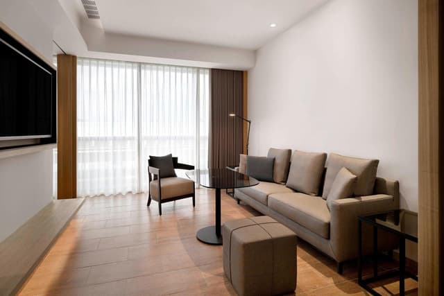 1 Bedroom Suite, 1 King