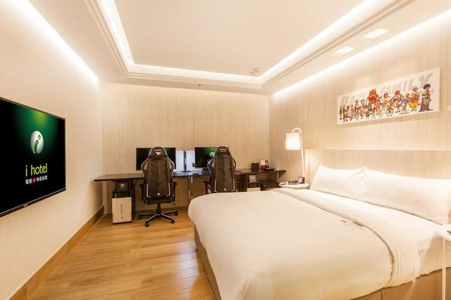Double Room, No Windows