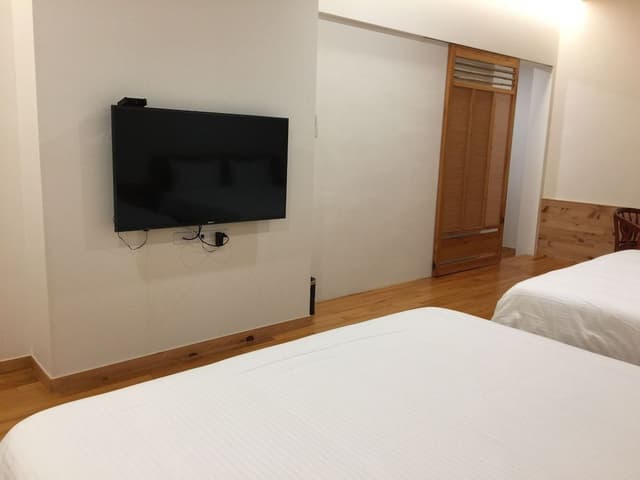 Room (5 pax)
