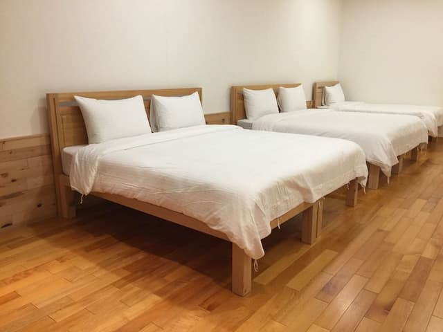 Room (5 pax)