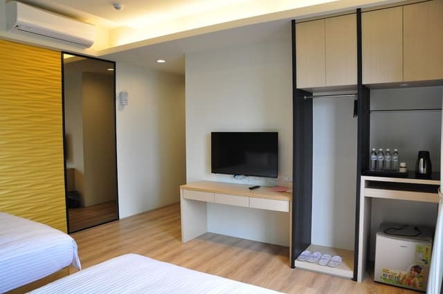 Comfort Room, 2 Queen Beds, Mountain View (305)