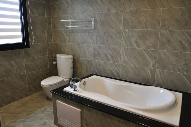 Comfort Room, 2 Queen Beds, Mountain View (305)