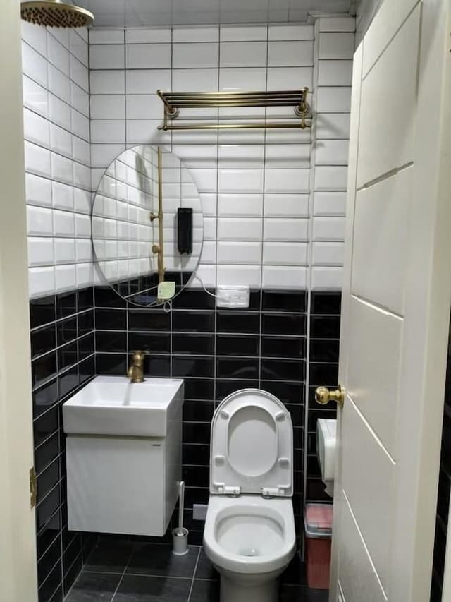 Shared Dormitory, Men only