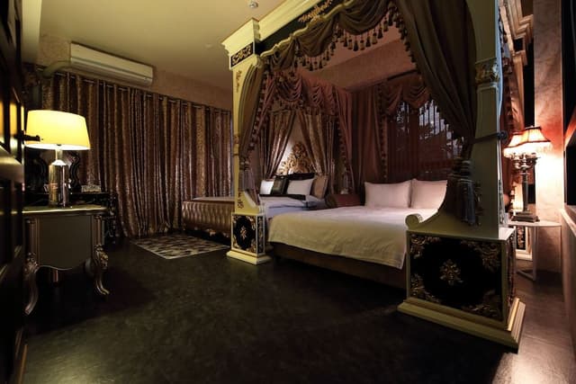 Deluxe Quadruple Room, 1 King Bed with Sofa bed, Bathtub, Garden View(No pets allowed)