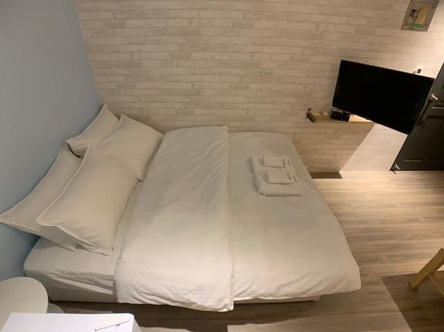 Double Room (Chill Blue)