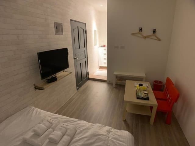 Double Room (Chill Blue)
