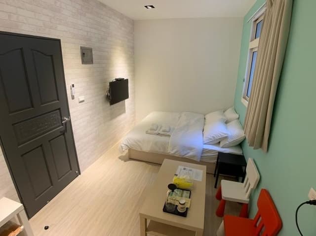 Double Room (Chill Green)
