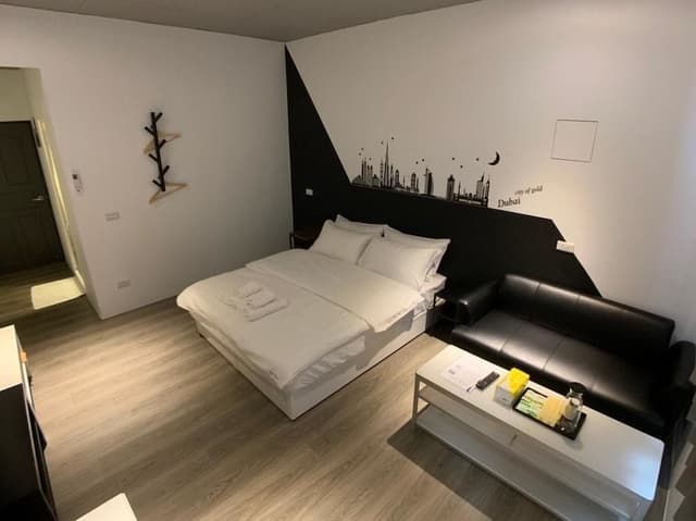 Double Room (Chill Black)