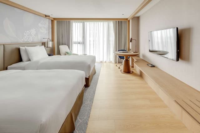 TWIN GUEST ROOM WITH 2 SINGLE BEDS