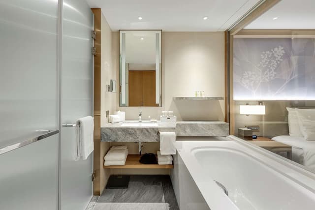 TWIN GUEST ROOM WITH 2 SINGLE BEDS