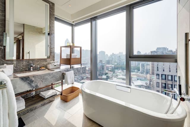 KING ONE BEDROOM CORNER SUITE