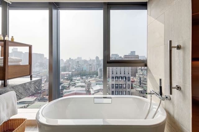 CORNER SUITE WITH 2 SINGLE BEDS