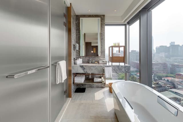 KING ONE BEDROOM CORNER SUITE
