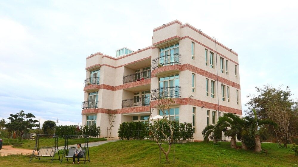 Full Moon Resort2