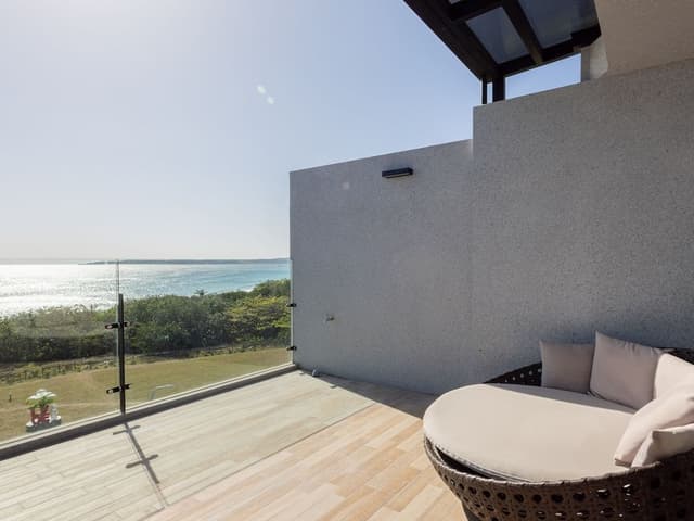 Deluxe Double Room, 1 King Bed, Bathtub, Sea View