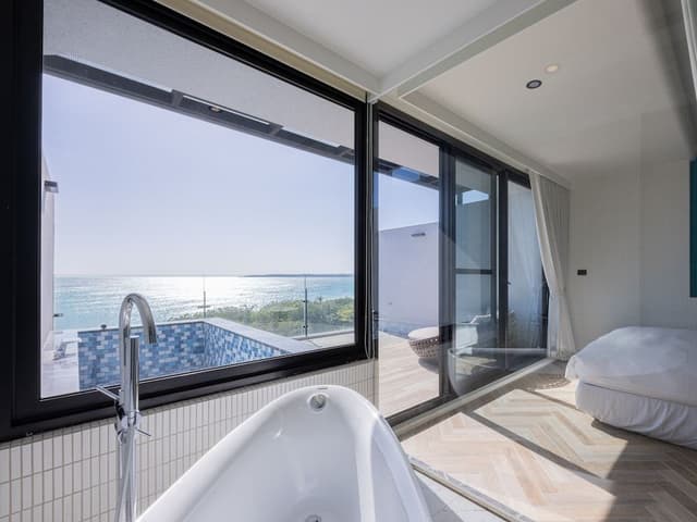 Deluxe Double Room, 1 King Bed, Bathtub, Sea View