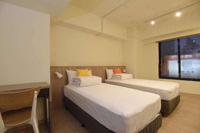 Standard Twin Room, 2 Twin Beds, Shared Bathroom