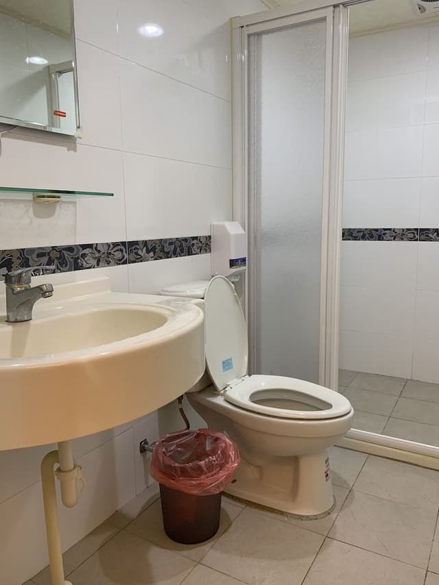 Economy Double Room, 1 King Bed