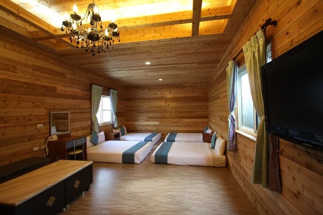 Family Room, 1 Bedroom, 2 Bathrooms