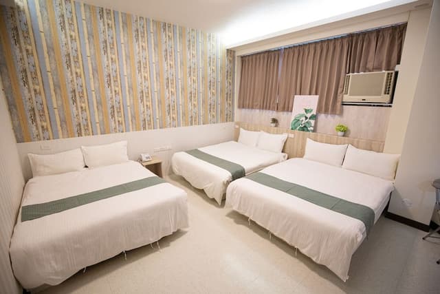 Economy Room