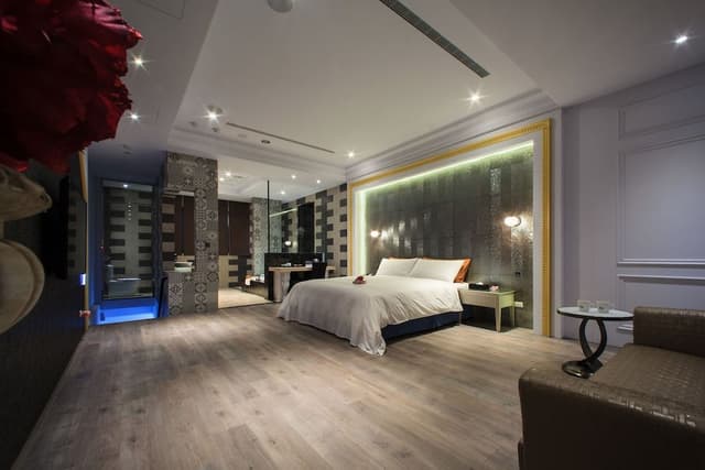 Deluxe Suite
