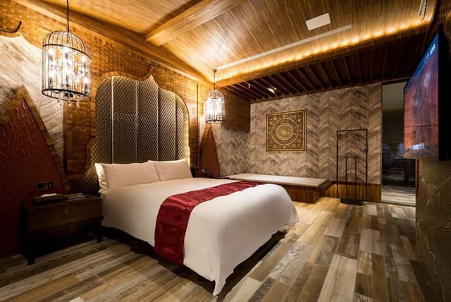 Classic Room (Consecutive night 11 pm check-out required)