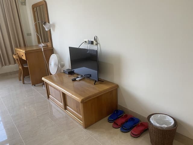 Quadruple Room, Run of the house