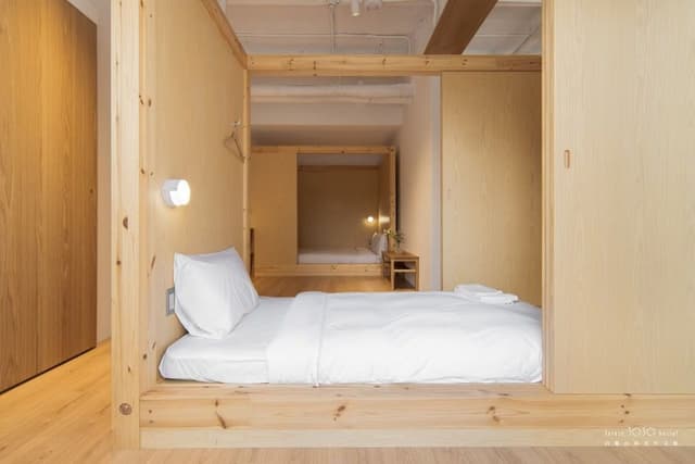 Signature Shared Dormitory, Mixed Dorm, Shared Bathroom