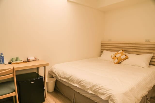 Economy Double Room, 1 Queen Bed, Non Smoking, No Windows