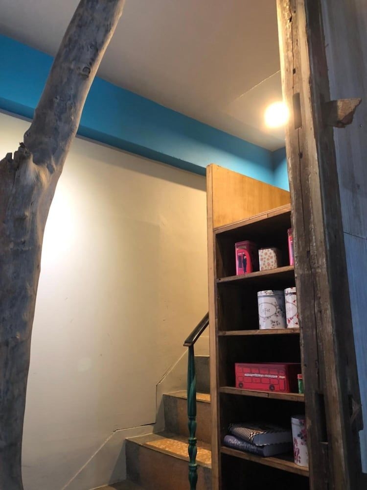 A Good Man's Hostel1