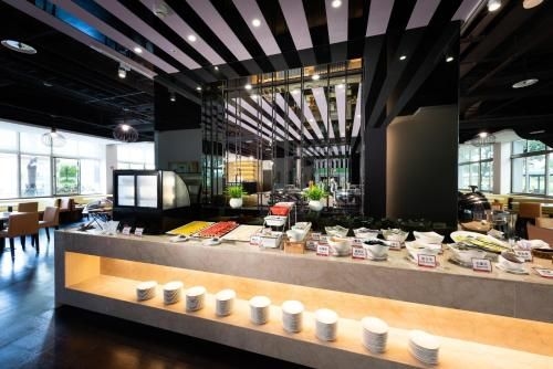 โรงแรมฮอลิเดย์ การ์เด้น เอสเคเอ็ม พาร์ค (Holiday Garden Hotel SKM Park)1