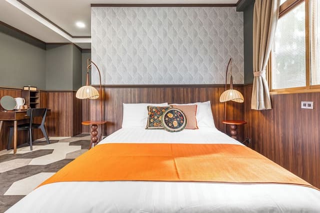 Deluxe Double Room with Bathtub