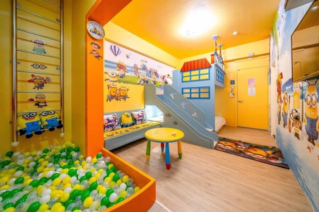 Design Quadruple Room