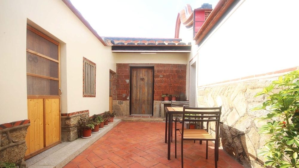 Longmen Inn Bed and Breakfast1
