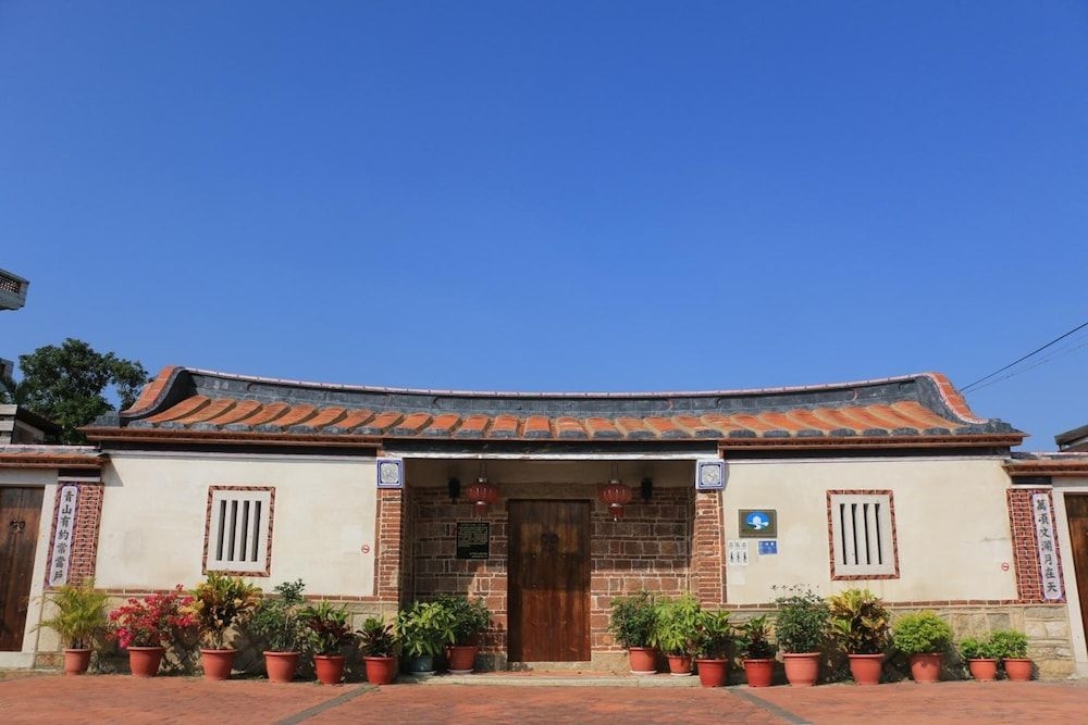 Longmen Inn Bed and Breakfast0