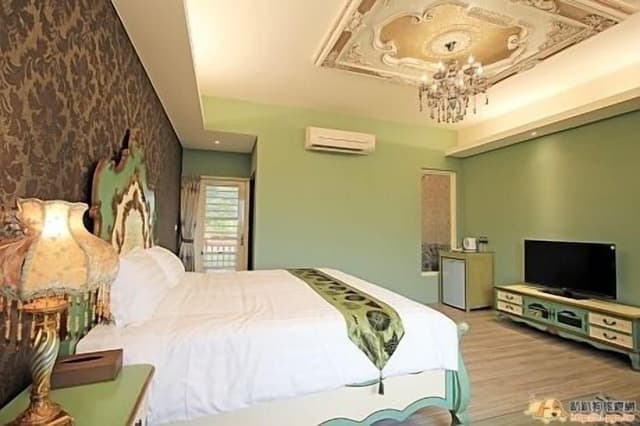 Double Room, Bathtub, Mountain View