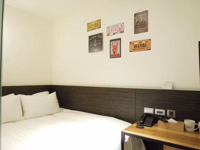 Double Room, No Windows