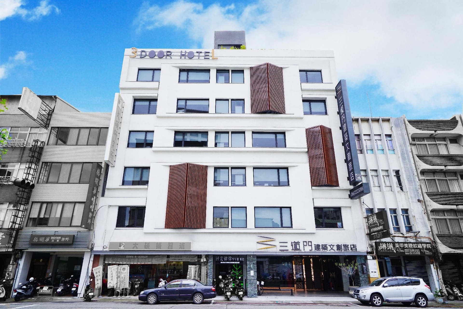 โรงแรม 3 ดอร์ (3 Door Hotel)0