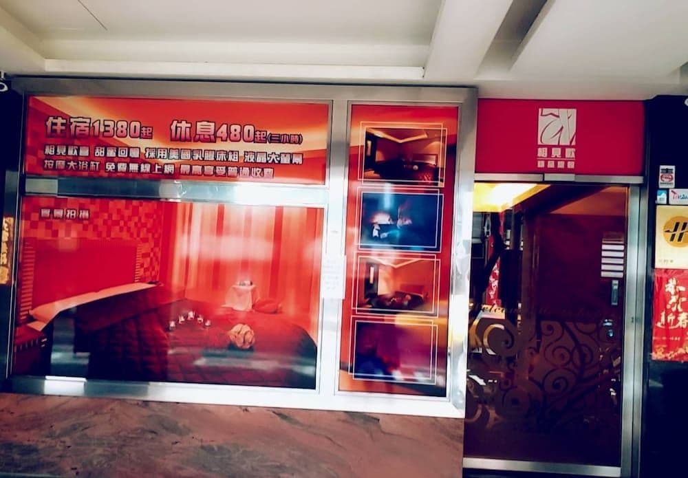 Meets Happy Hotel Meets Happy Hotel