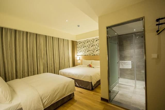 Family Quadruple Room, 2 Queen Beds, Non Smoking