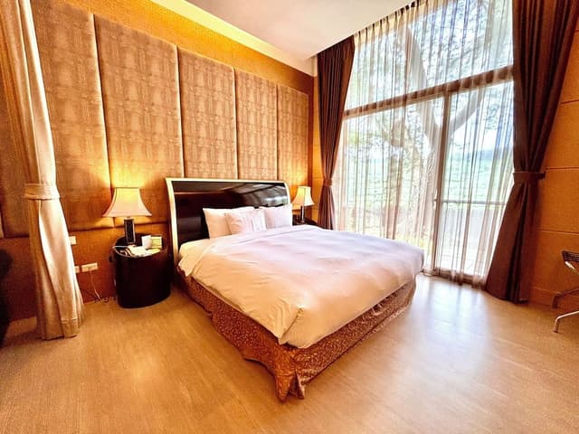 Honeymoon Suite, 1 King Bed (No Pets Allowed)